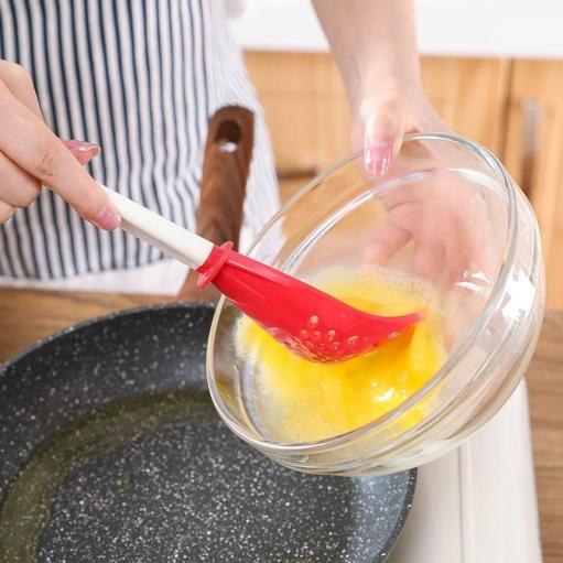 La Cuillère de Cuisine Multifonctionnelle avec Passoire