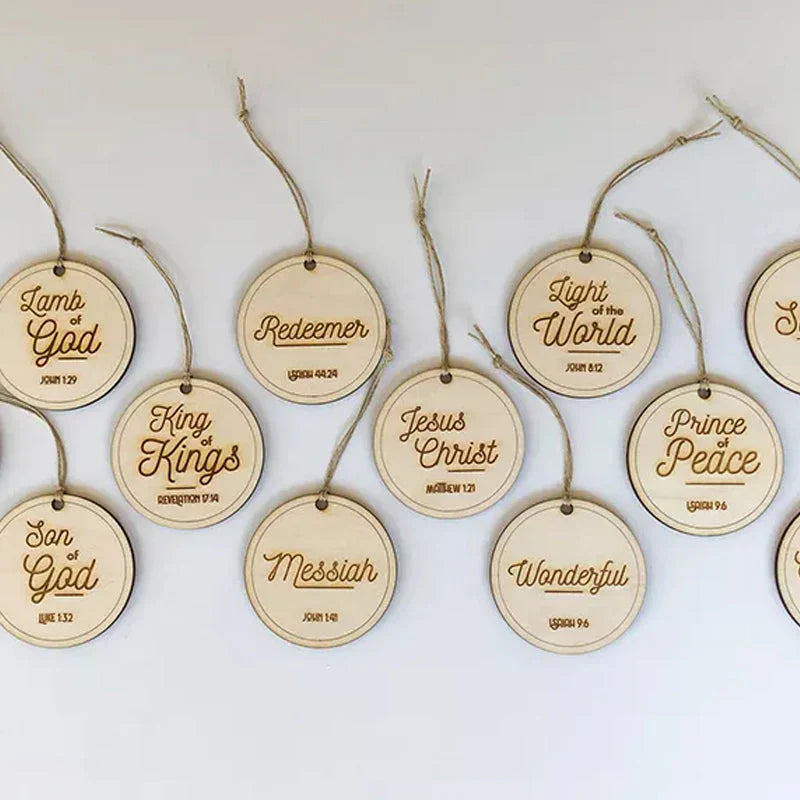 Panneau en Bois avec des Noms Bibliques - une Décoration de Noël qui Inspire la Réflexion!