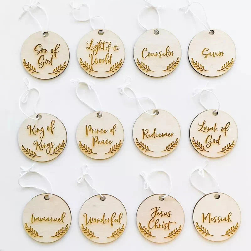 Panneau en Bois avec des Noms Bibliques - une Décoration de Noël qui Inspire la Réflexion!