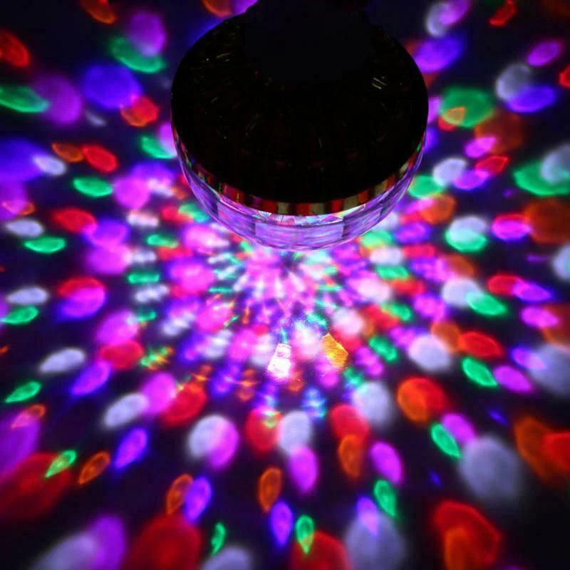 Ampoule Led Colorée pour les Fêtes - Tourne Automatiquement pour des Effets de Lumière Sympas!