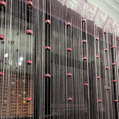 Elégant Rideau de Porte en Fil de Rose - une Déco Stylée pour Ta Maison