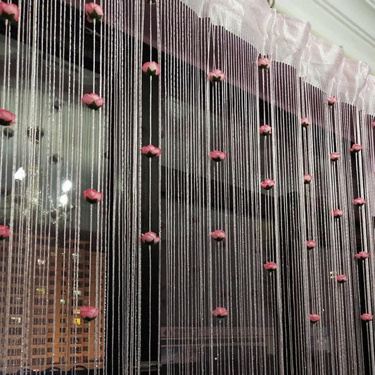 Elégant Rideau de Porte en Fil de Rose - une Déco Stylée pour Ta Maison