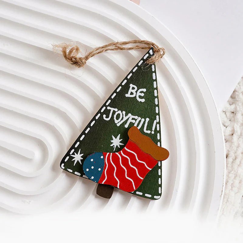 Des Pendentifs en Bois pour une Décoration de Noël Festive