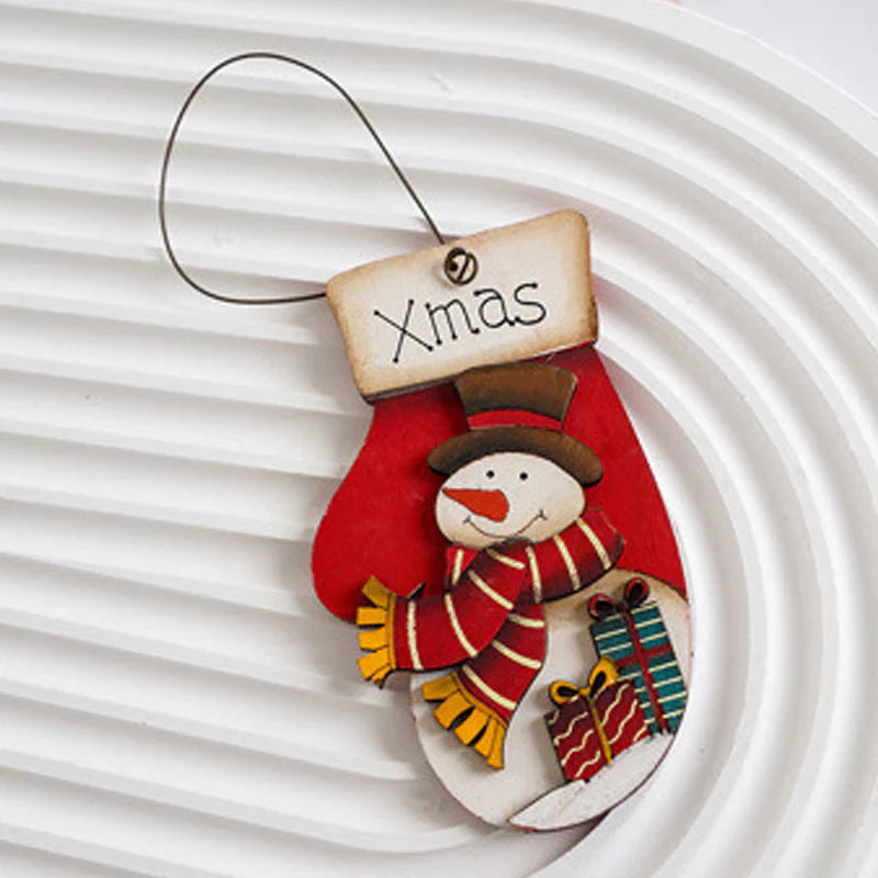 Des Pendentifs en Bois pour une Décoration de Noël Festive